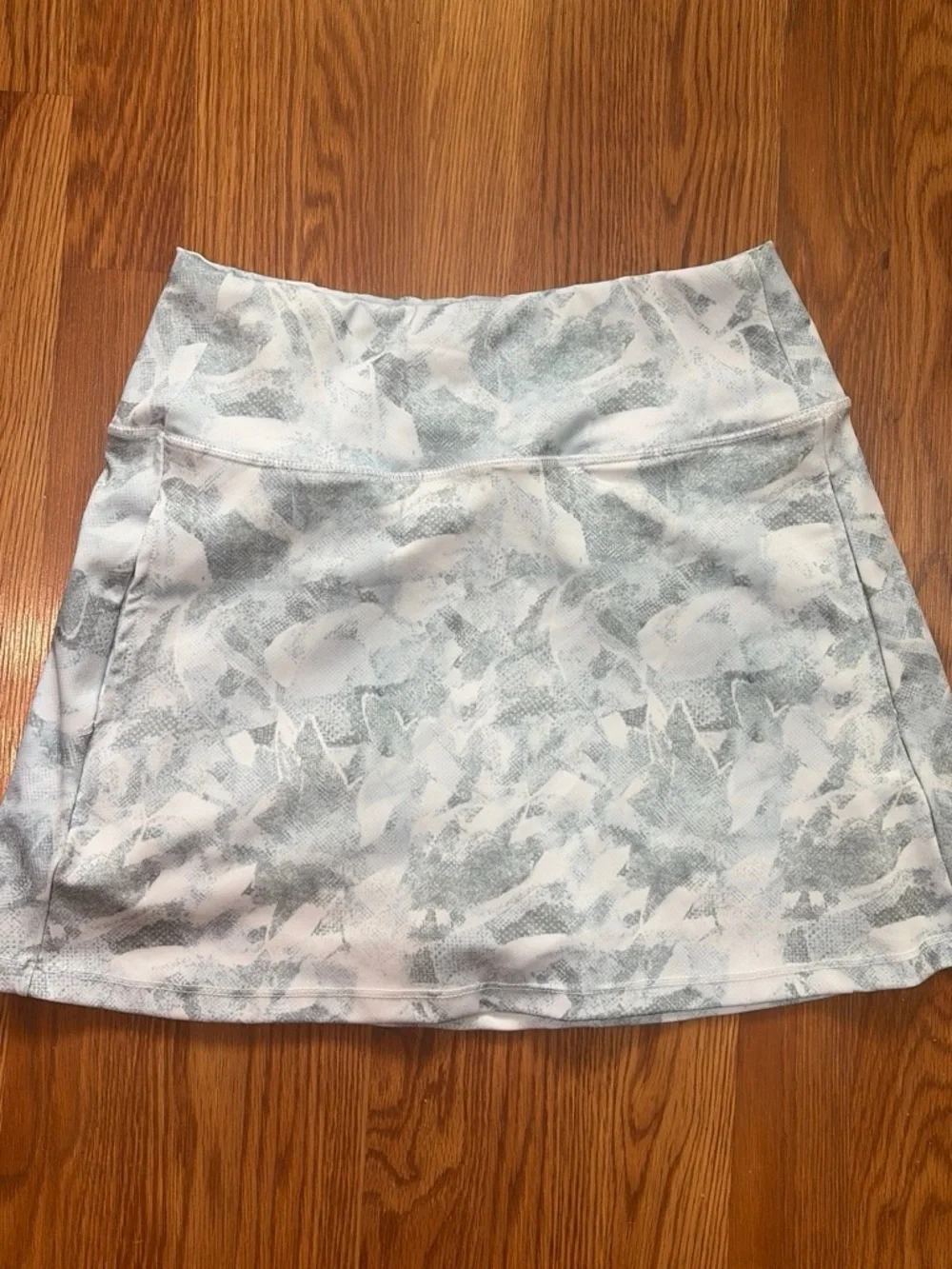 Vogo Women’s Athletic Skort in Light Gray Marble Print.